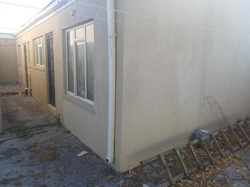 2 Bedroom Property for Sale in Grassy Park Western Cape